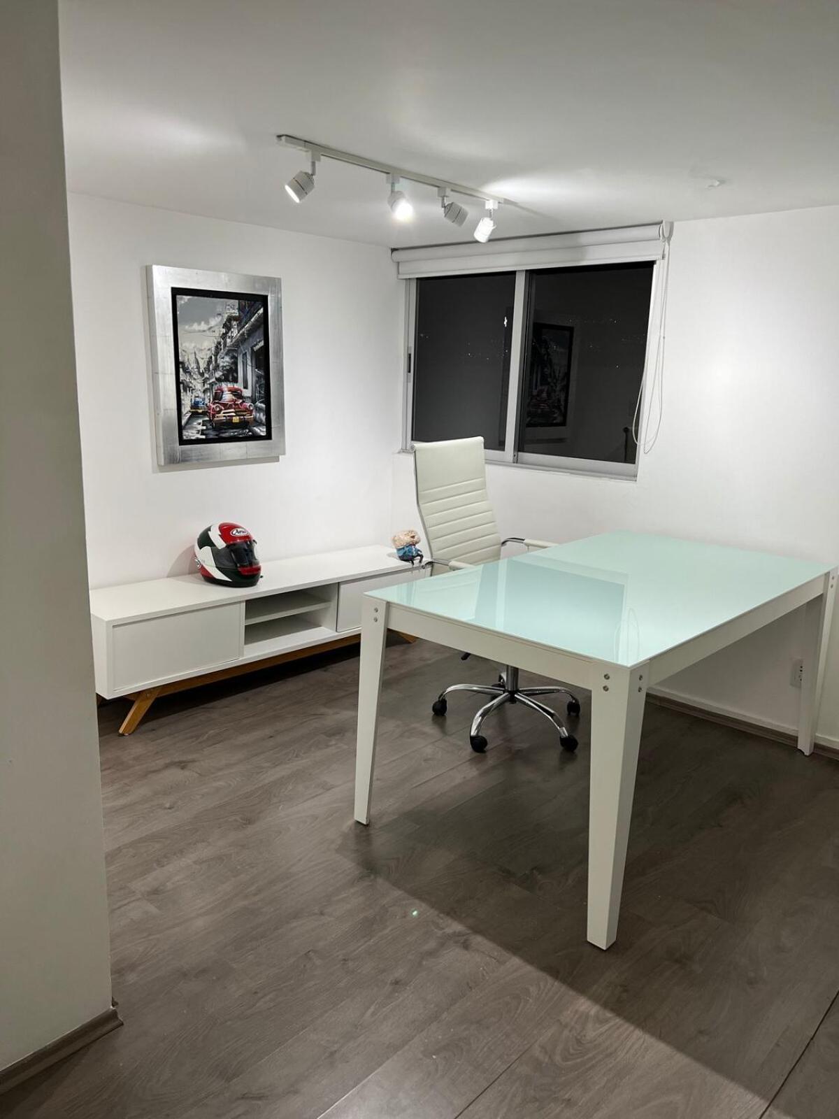 Spectacular Ph With Office In Front Of Perisur